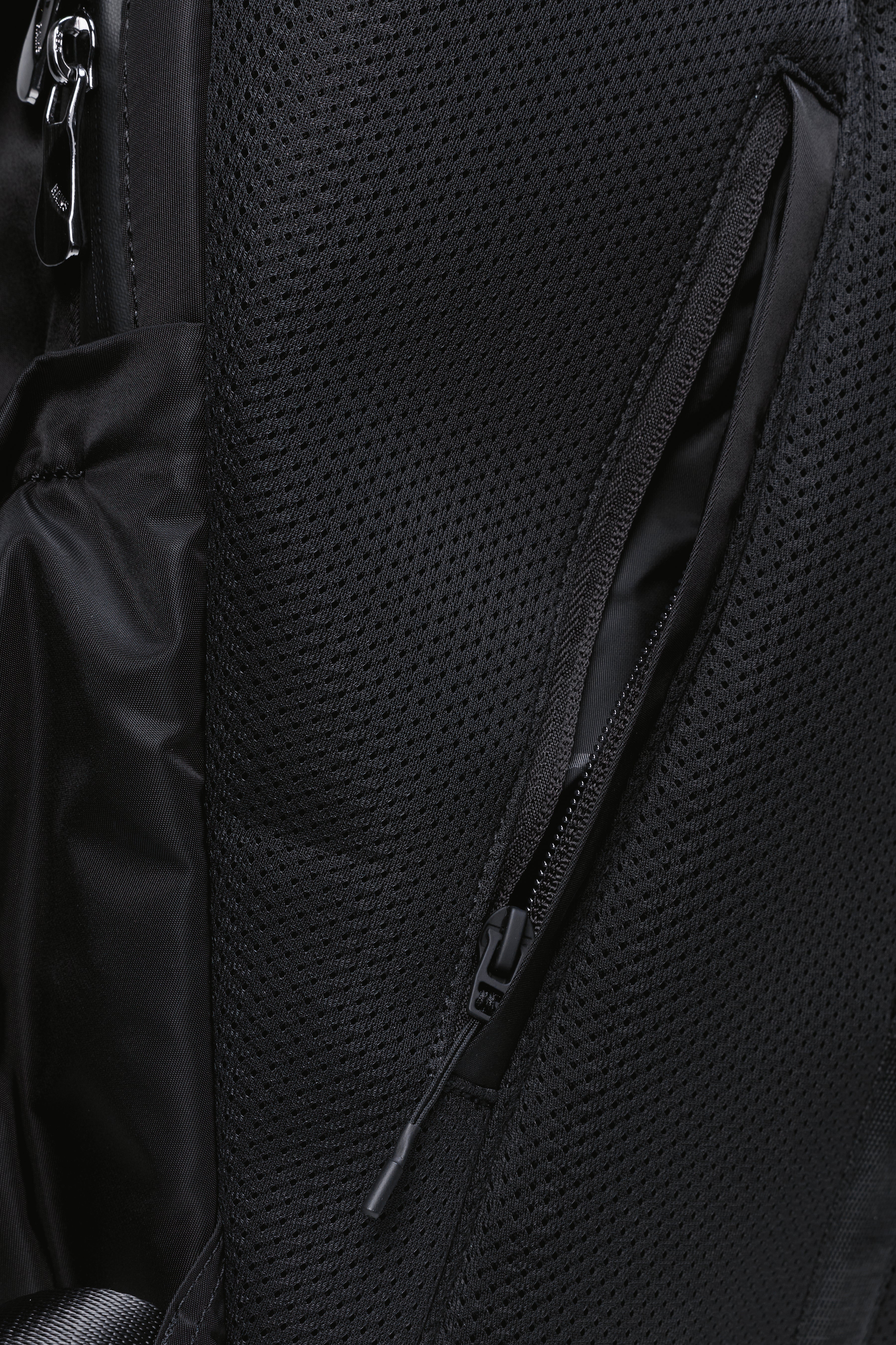RAINS Delphi Backpack Black 30L H28.50 x D14 x W47.50 cm Backpack