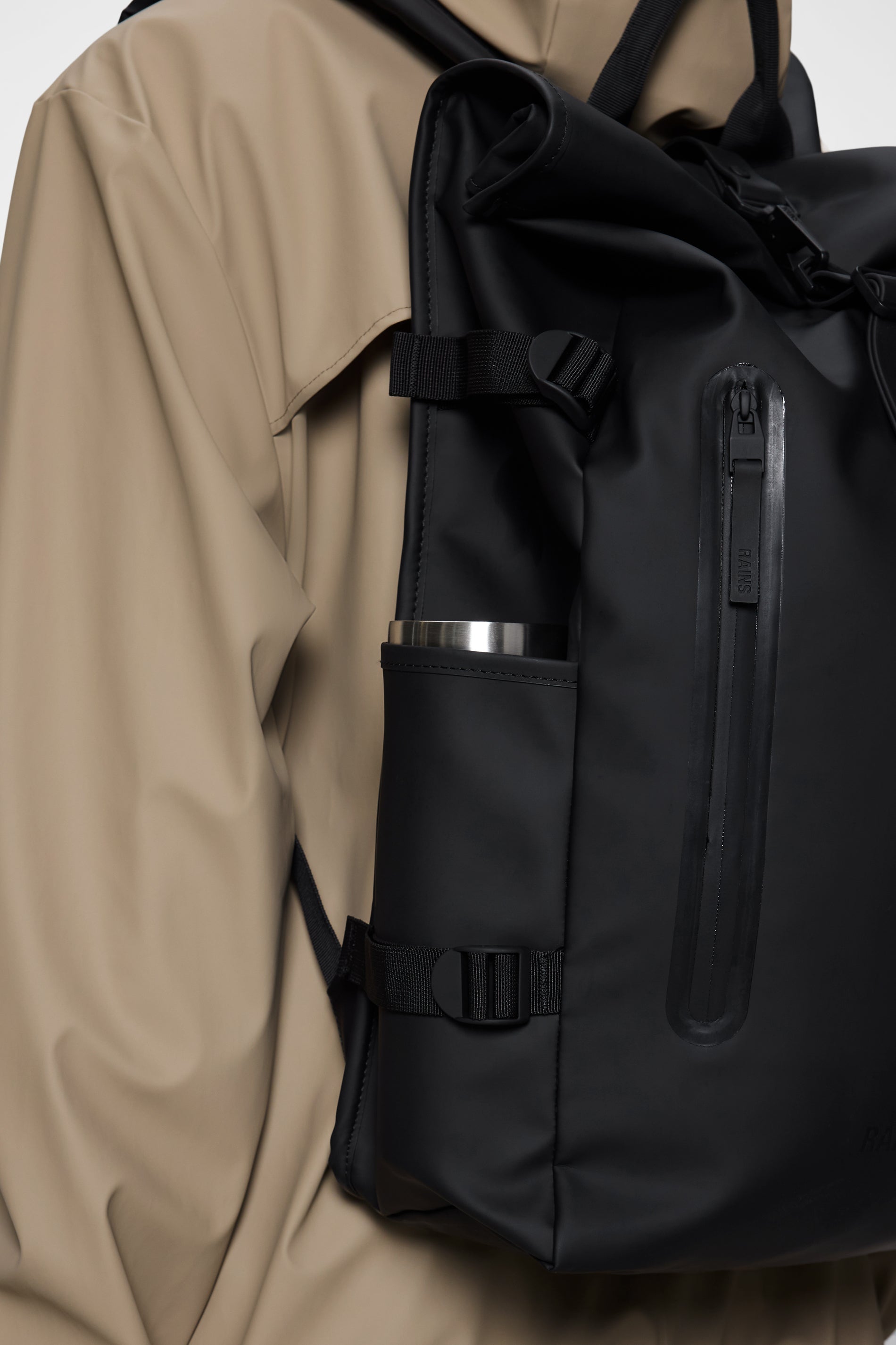 RAINS Rolltop Rucksack Large Black 28L H63 x D14 x W32 cm Backpack